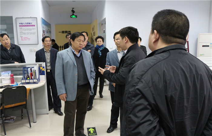 熱烈歡迎中組部人才工作局副局長(zhǎng)李志剛一行蒞臨河南青峰視察工作